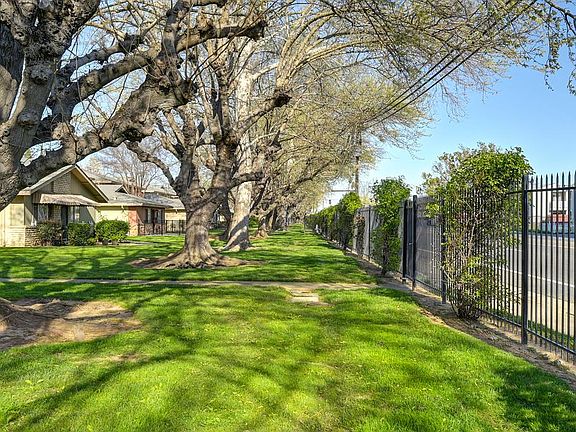 3rd image of 10803 Coloma Rd Unit 4