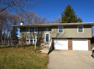 1808 12 1/2 St SW, Minot, ND 58701