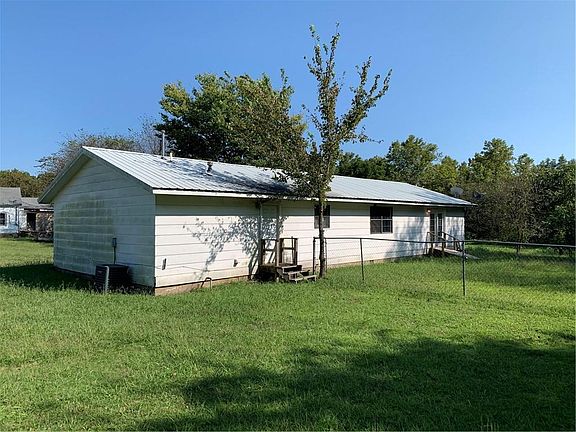 3rd image of 368015 Old Highway 62