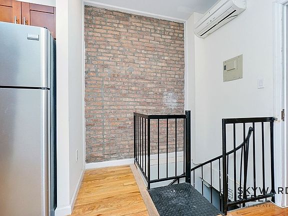 5th image of 677 Lincoln Pl APT 1B