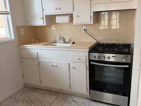 4th image of 318 Marine Ave APT B