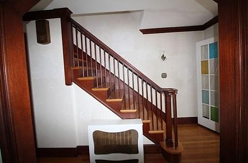 4th image of 221 Woodside Ave