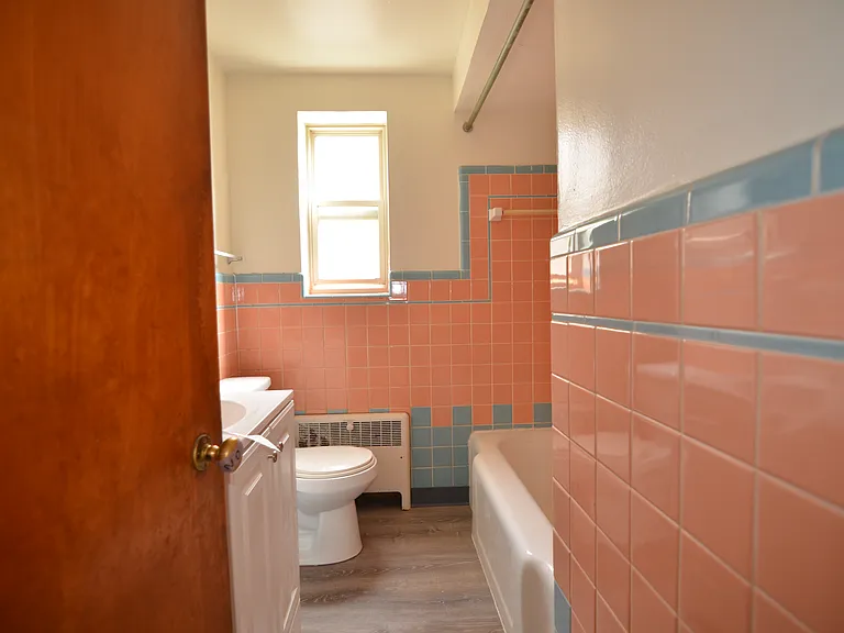 6609 Bantry Ave — Photo 7