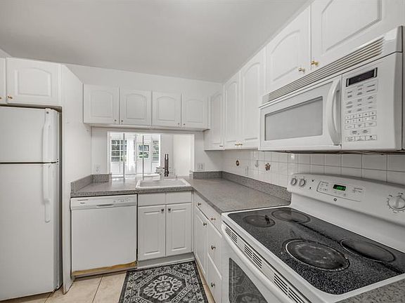 3rd image of 9410 Poinciana Pl APT 109