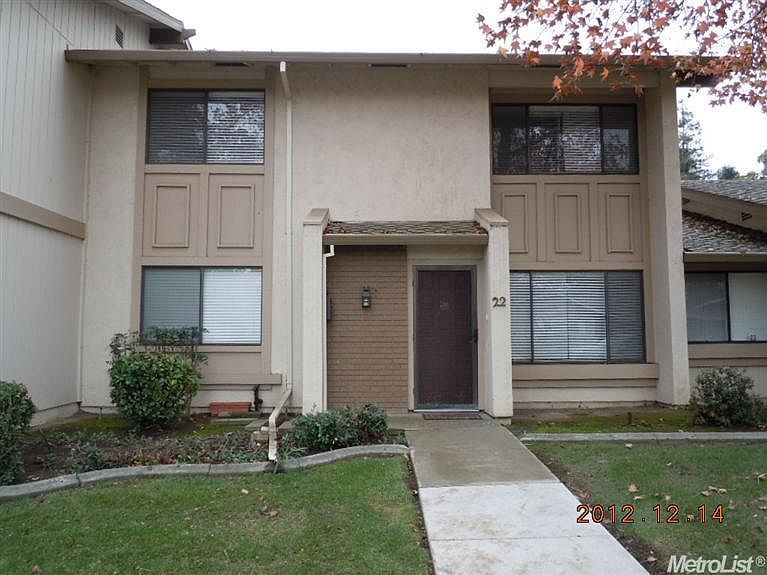 1st image of 22 W Yorkshire Dr