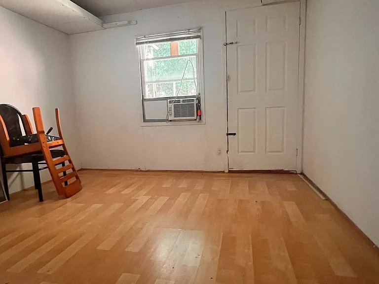 182 Boulton Ave — Photo 28