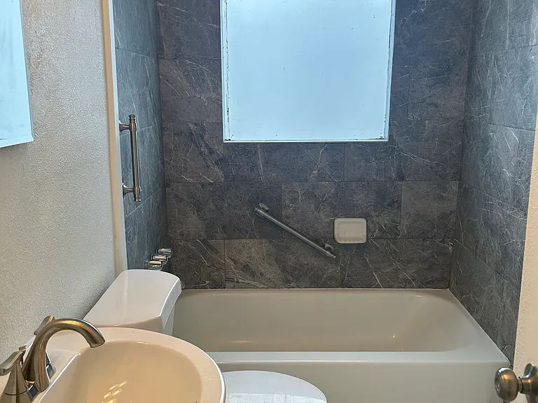 1713 Kirkwood Dr — Photo 6