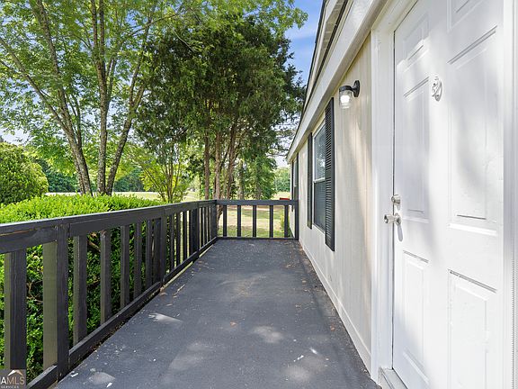5th image of 114 Lovers Ln NE