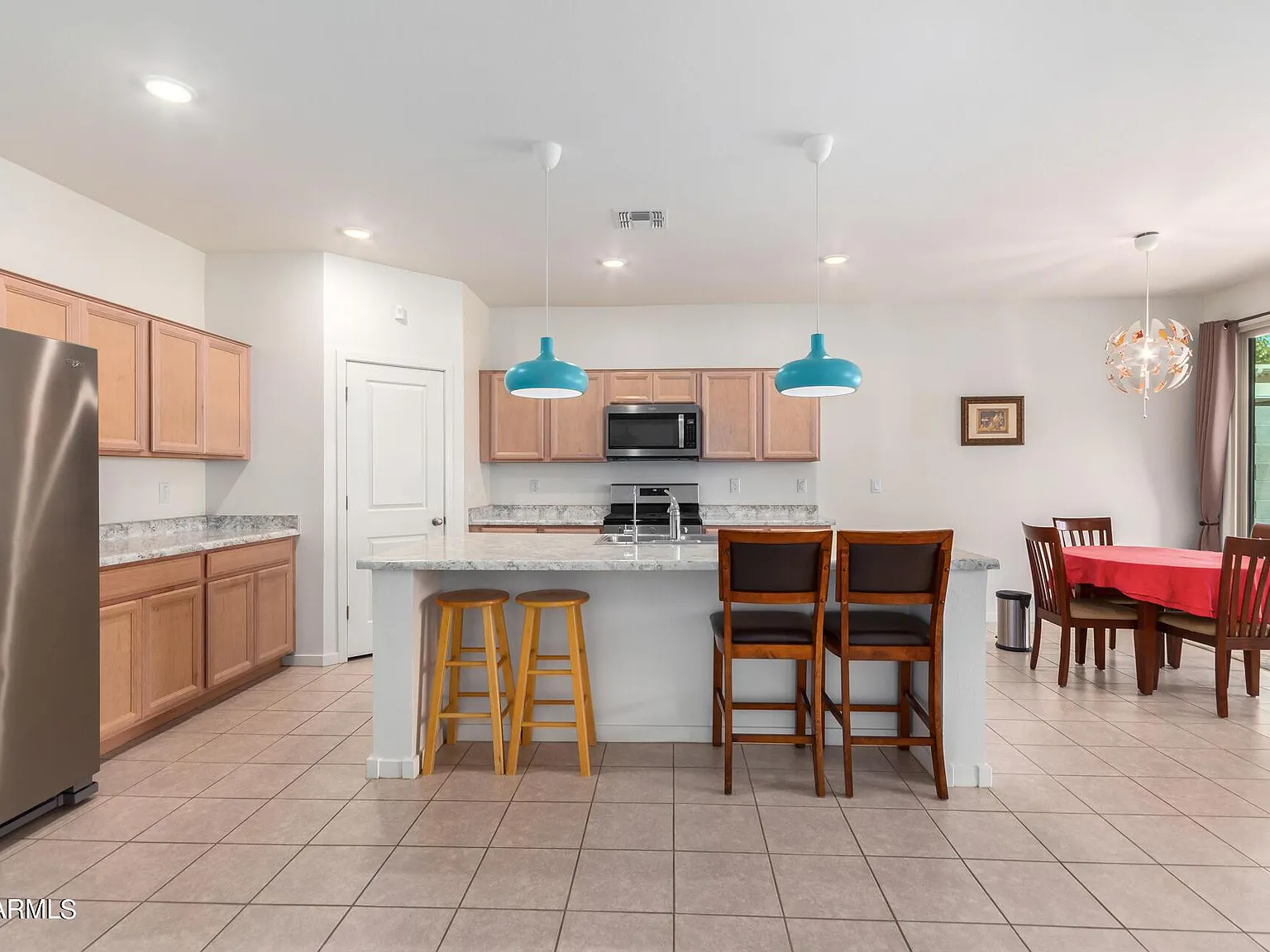4 bed, 2.0 bath, 1975 sqft, $1,980 — Photo 4