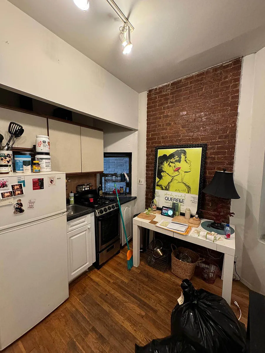 Building Photo - 515 W 46th St #3C