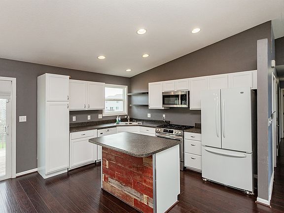 5th image of 220 Tailfeather Dr NW