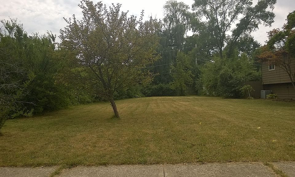 1st image of 421 E Oak St