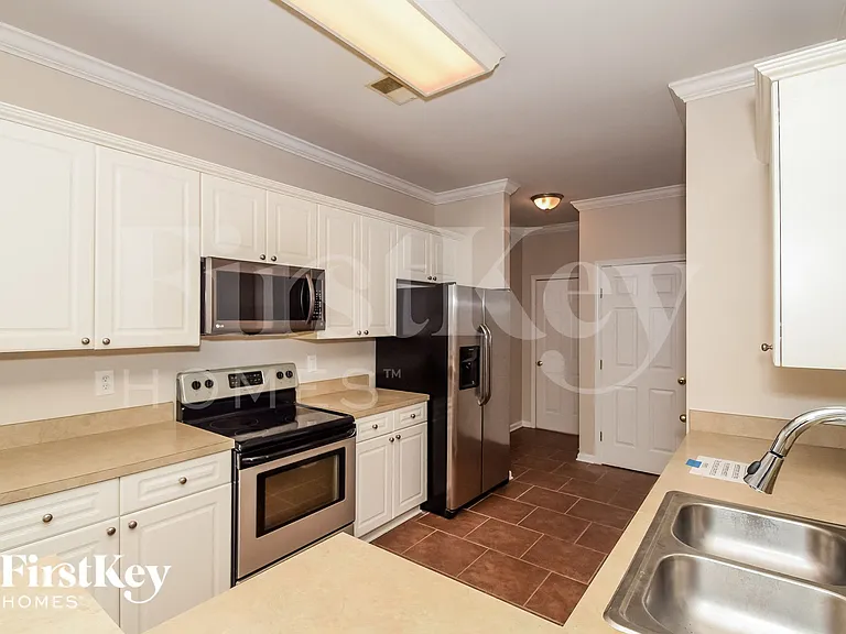 540 Enclave Cir — Photo 5