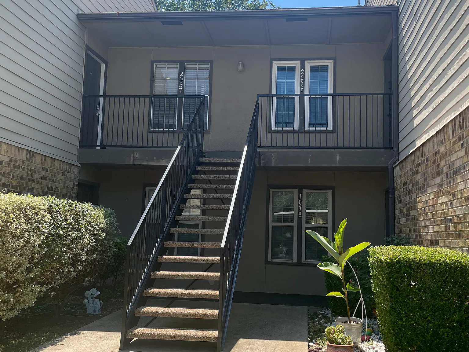 1 bed, 1.5 bath, 915 sqft, $1,900 — Photo 3