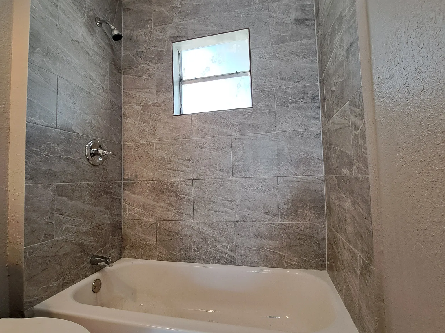 3 bed, 828 sqft, $1,450 — Photo 4
