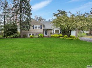 61 Hemlock Ln, Bay Shore, NY 11706