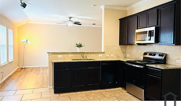 9004 Holliday Ln — Photo 13