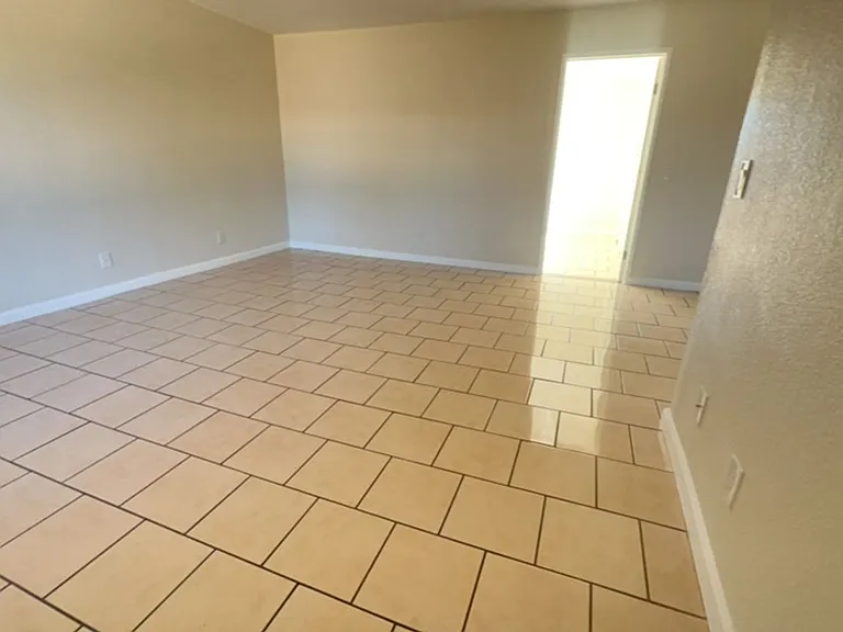 Columbus Apartments — Photo 10