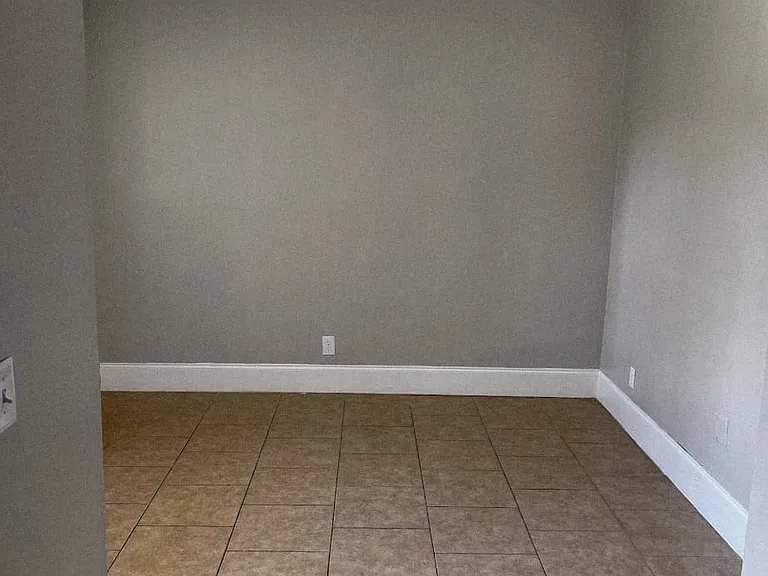 1079 Saint Clair St #6 — Photo 4