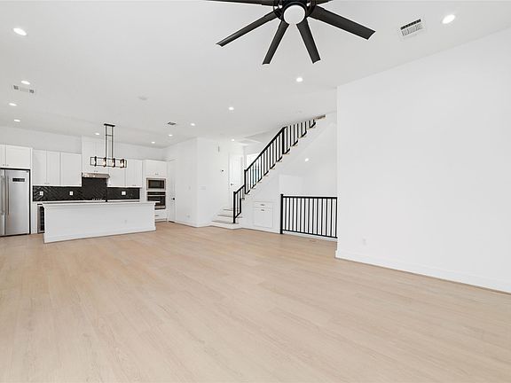 5th image of 2308 Reinerman St