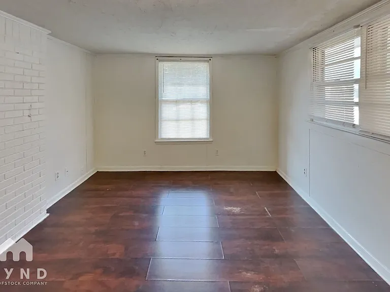 5860 Ronnie Dr — Photo 7
