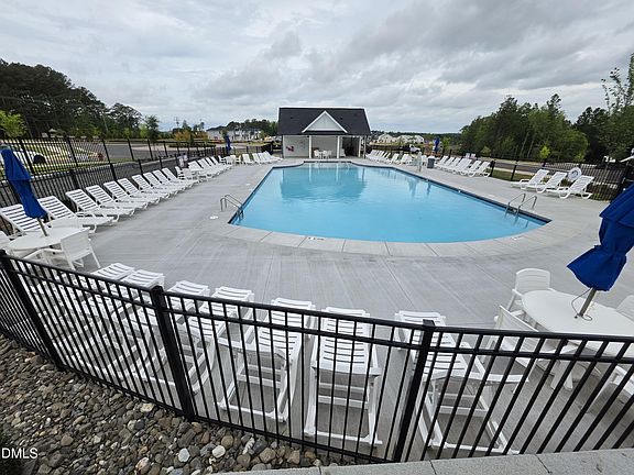 3rd image of 517 Sunset Lake Dr