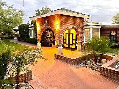 1st image of 5865 N Escondido Ln