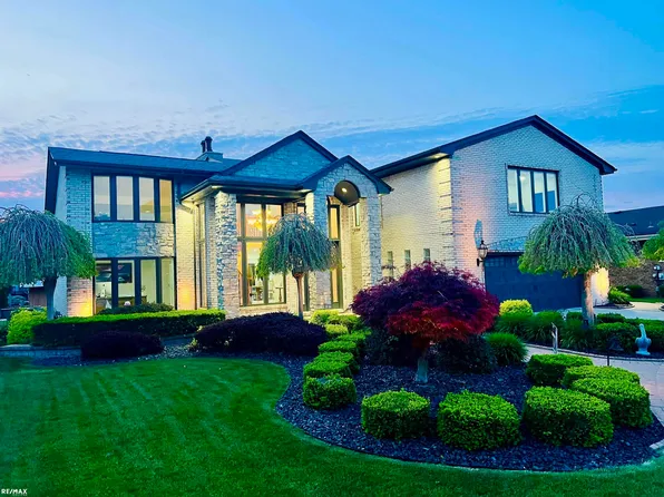 49565 Keycove St, Chesterfield, MI 48047