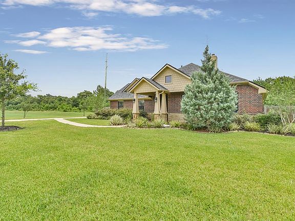 The view to the left of the home with no neighbors.