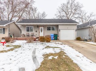 561 Paris Ave, Lansing, MI 48910