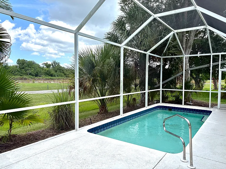 940 Springwood Cir — Photo 2