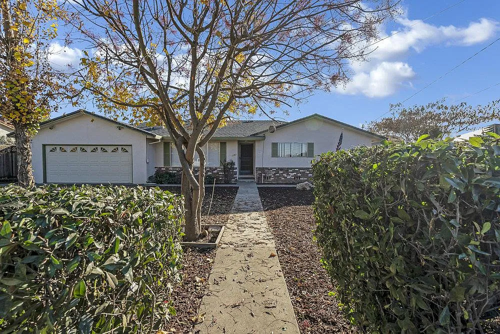 1781 Sunnyslope Ln photo 1