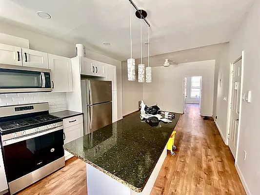 3rd image of 952 Atlantic Ave #2A