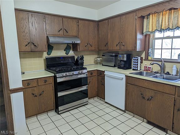 5th image of 8590 Chesterton Dr