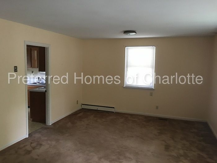 2nd image of 4028 Whipple Pl