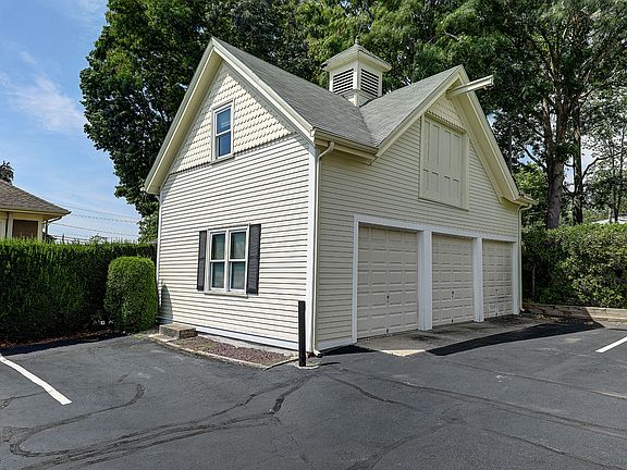 2nd image of 1358 Smith St #2