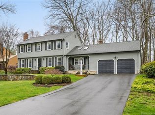 15 Paper Chase Dr, Farmington, CT 06032