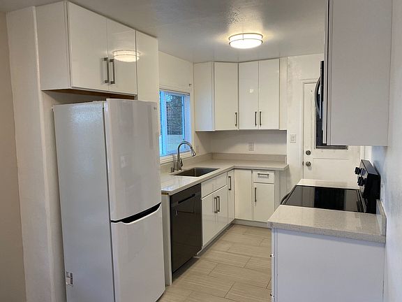 4th image of 415 Merritt Ave #2