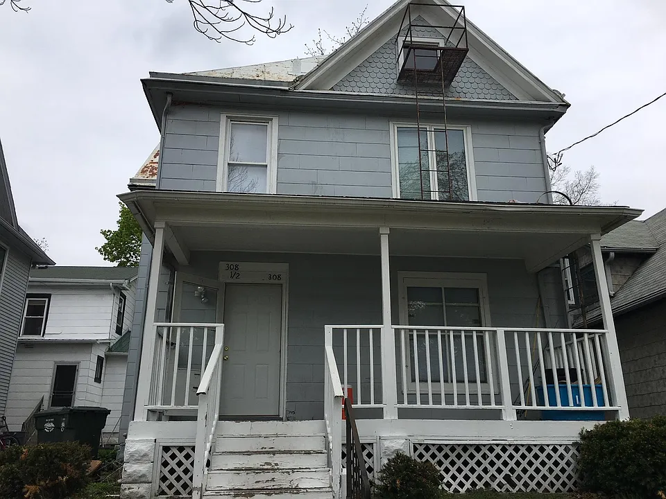 308 E Davenport St