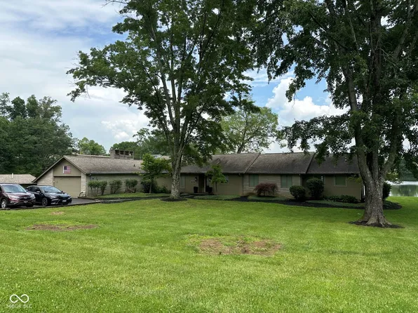 9835 Raintree Dr N, Columbus, IN 47201