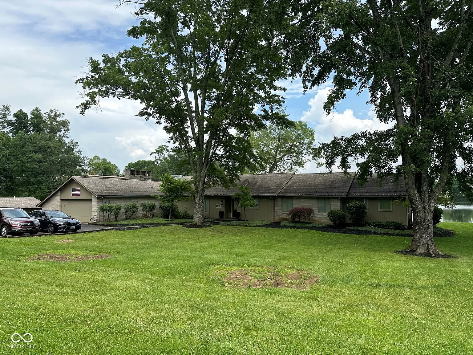 9835 Raintree Dr N photo 1