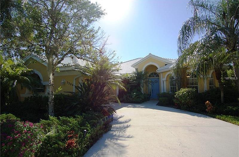 1st image of 3206 Village Ln