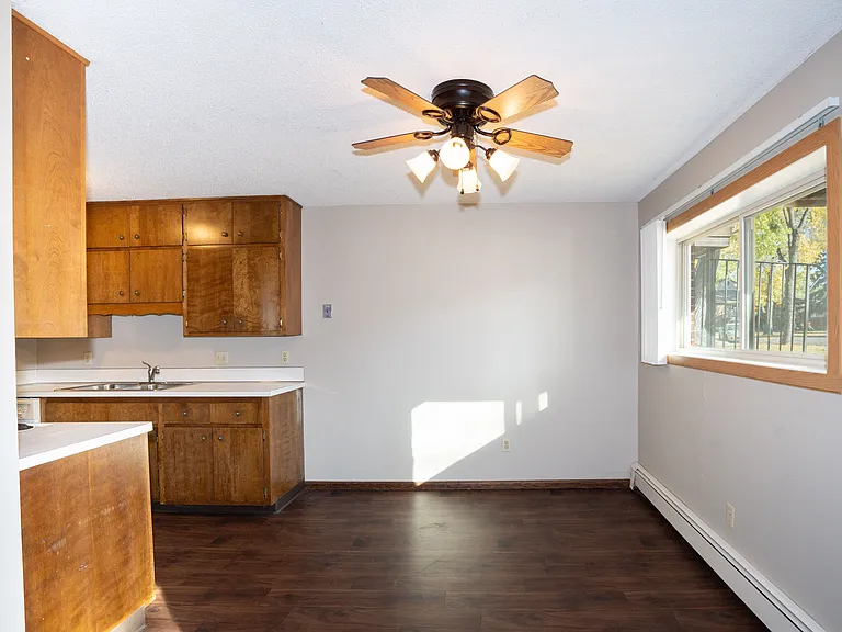 Fargo, ND Country Club Apartments | 21B | Dining
