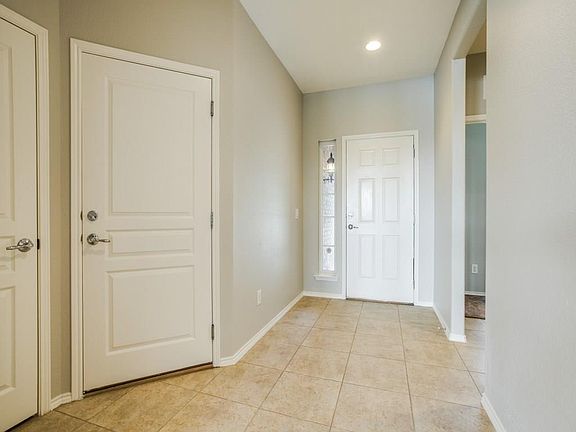 4th image of 831 Pasatiempo Dr