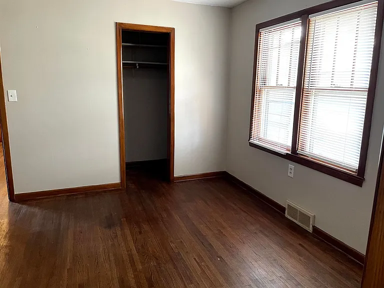 120 E Avenue F — Photo 12