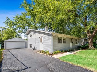 355 Tee Ln, Carpentersville, IL 60110