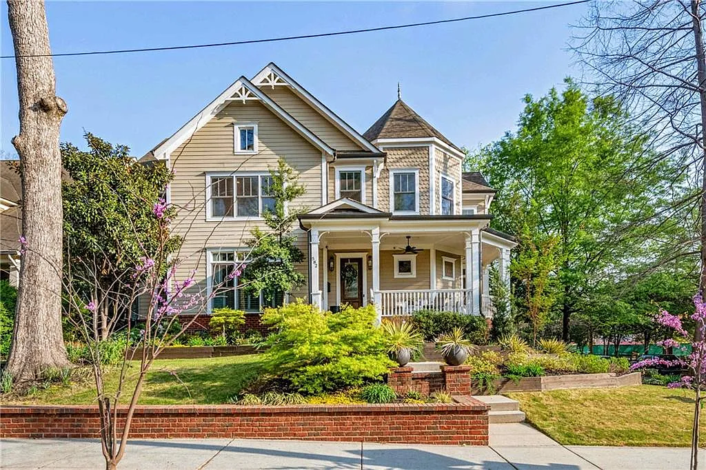 6 bed, 5.0 bath, 6035 sqft, $24,000 — Photo 2