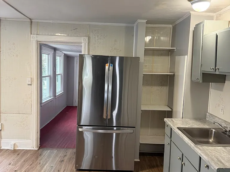 631 Belmont St #1 — Photo 4