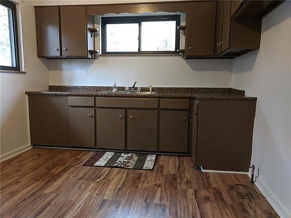 Brand new kitchen countertop, hardware and flooring.