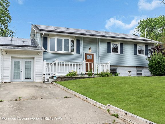 4th image of 1556 Chatham Drive